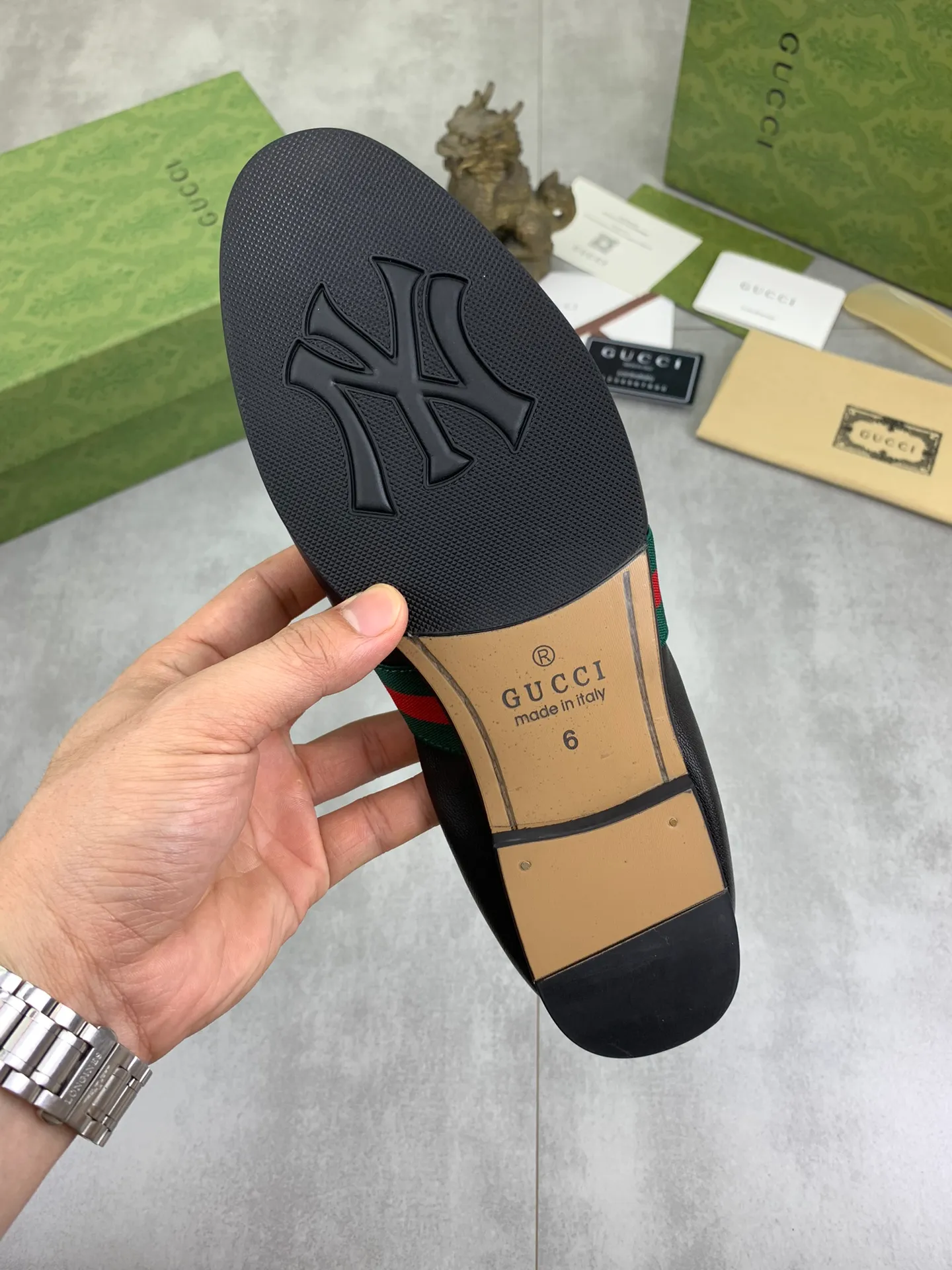 Men's Men's Shoes💰P520💰【New Style】Water-dyed Niuli Gucci's most popular selection of lazy slip-on leather shoes (Gucci) official website latest Gucci lazy leather shoes, hot style 💥 simple and elegant style, exclusive for trendy men. Unique official website latest brand original double G embossing Elements 👑 Original Gucci decoration, fashionable and elegant, fabric original calfskin ✅ fully imported first-layer cowhide lining, official website designated wear-resistant, rubber business outsole, classic model taken at the counter in real life 🎬38-44 black brown optional